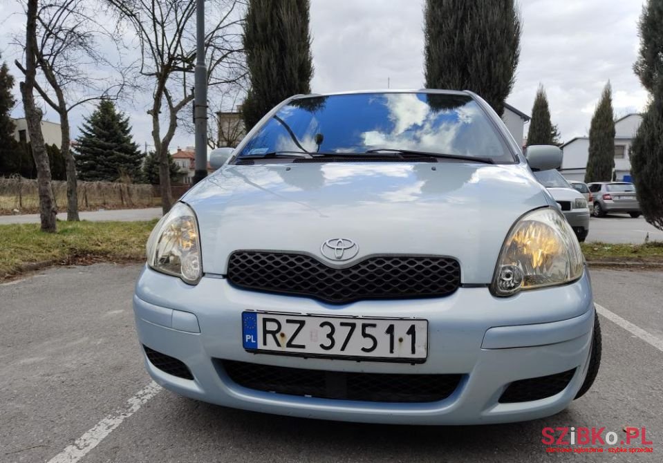 2004' Toyota Yaris photo #2