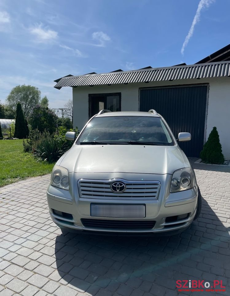 2005' Toyota Avensis photo #2