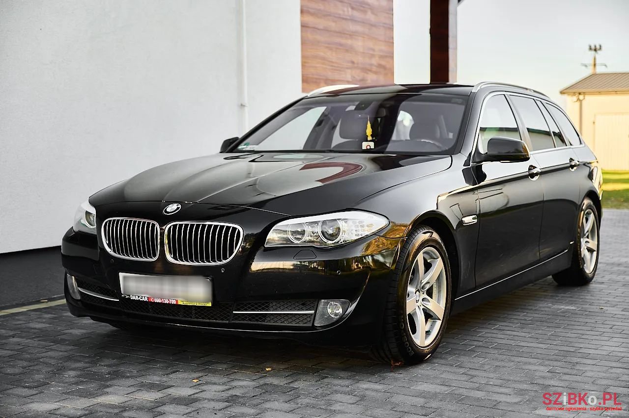 2010' BMW 5 Series photo #3