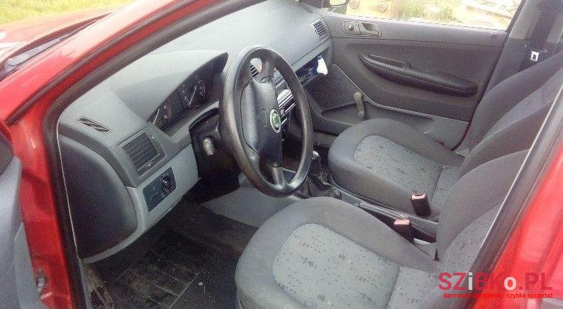 2001' Skoda Fabia photo #1