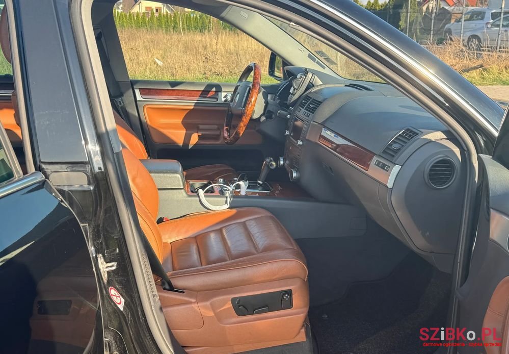 2005' Volkswagen Touareg photo #6