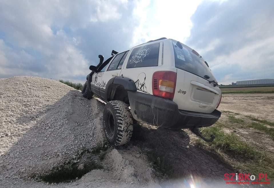 2000' Jeep Grand Cherokee 4.0 Laredo photo #3