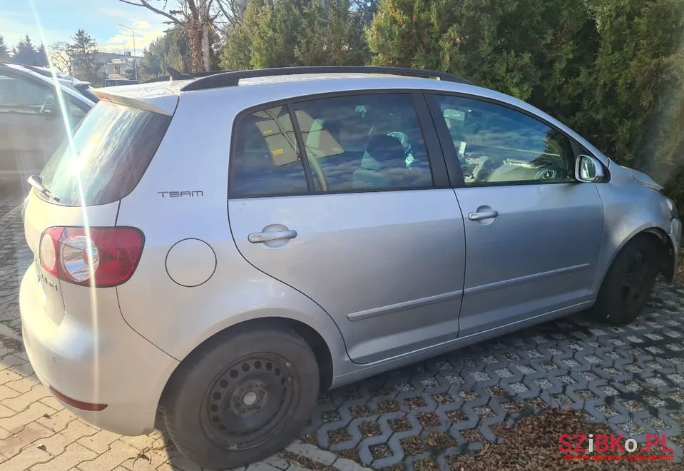 2011' Volkswagen Golf Plus photo #6