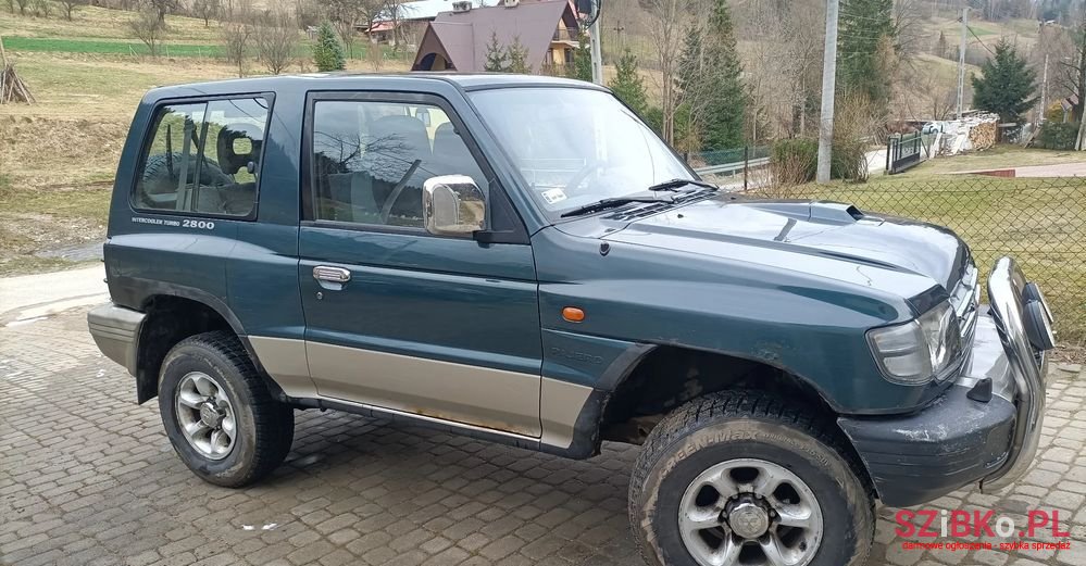 2000' Mitsubishi Pajero photo #1