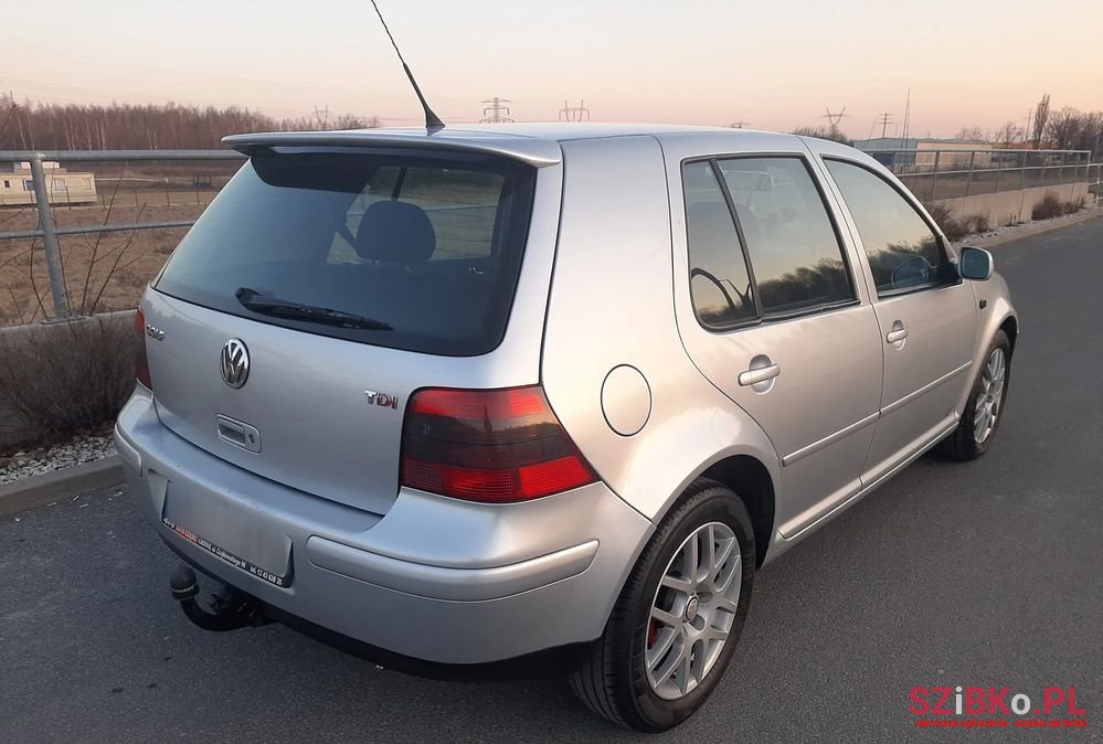 2001' Volkswagen Golf photo #5