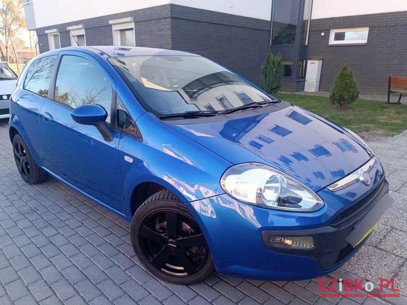 2012' Fiat Punto Evo photo #1