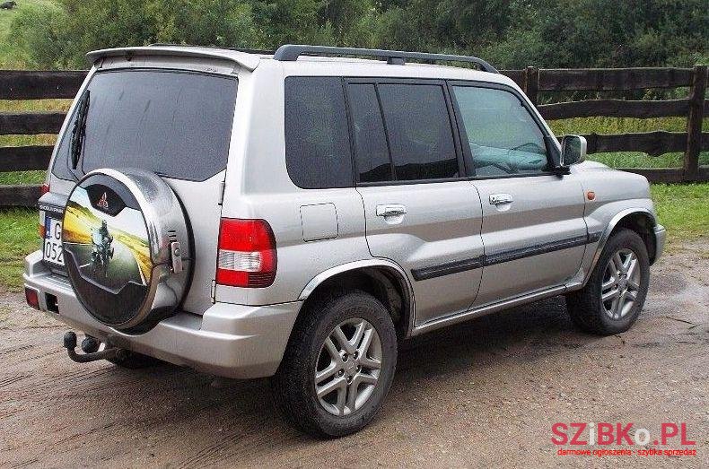 2003' Mitsubishi Pajero photo #1