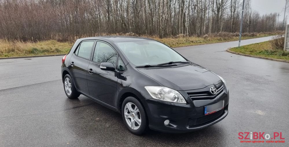 2011' Toyota Auris photo #3