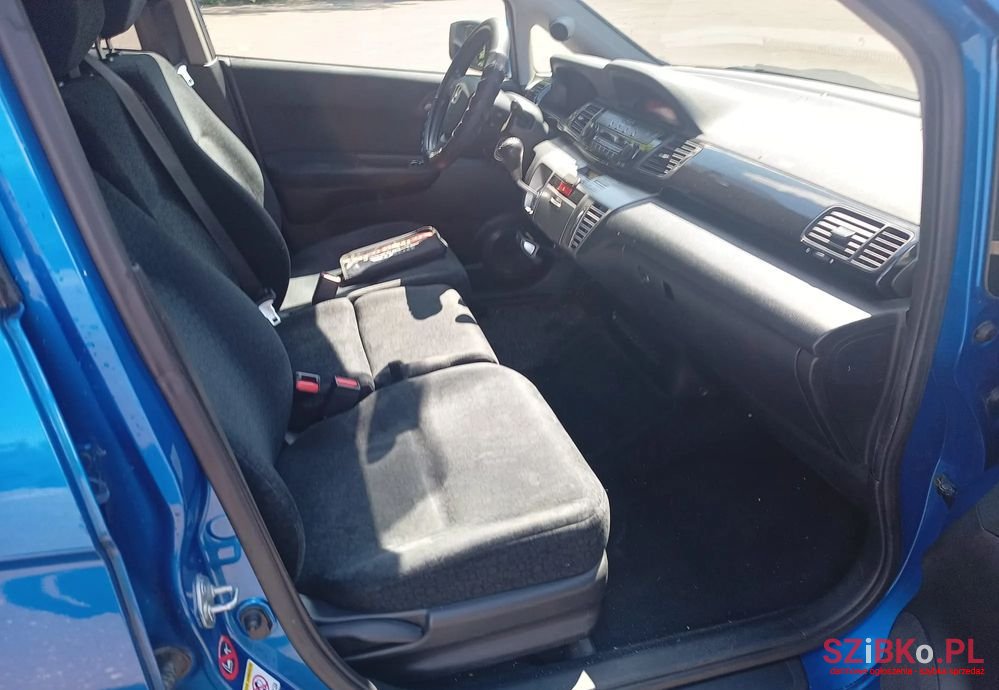 2006' Honda FR-V 2.0 Executive photo #6