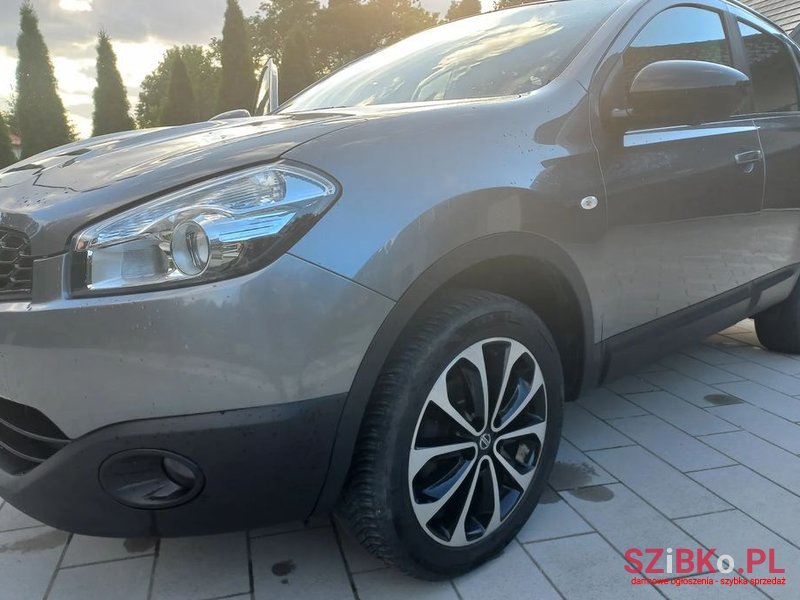 2013' Nissan Qashqai 2.0 4 X 4 360 photo #3