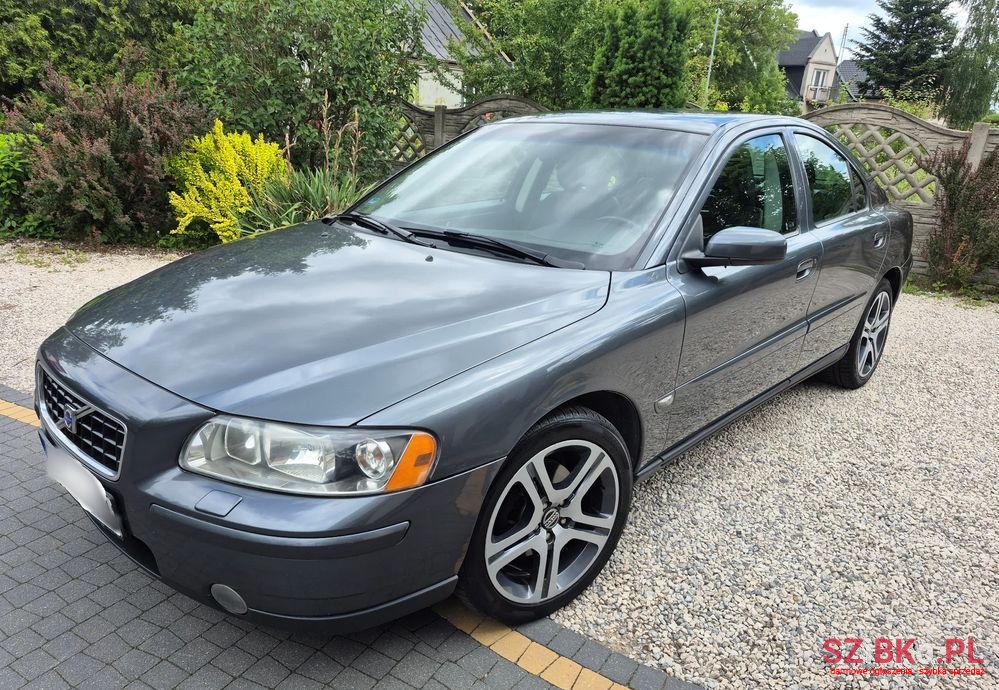 2005' Volvo S60 2.4 Momentum photo #4