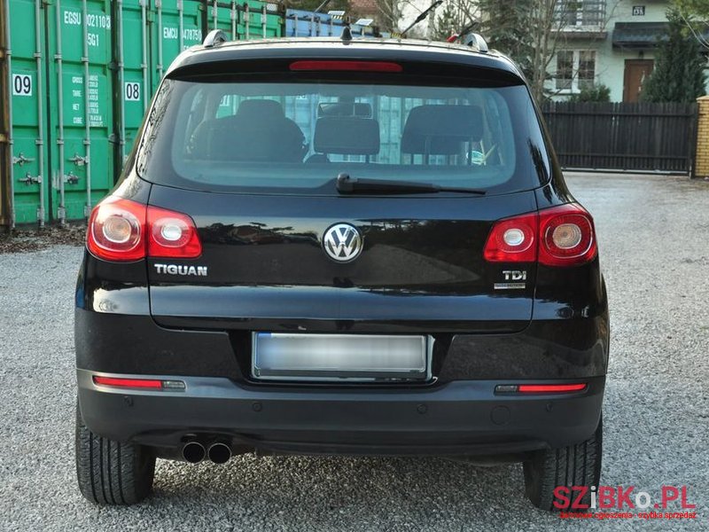 2011' Volkswagen Tiguan photo #6