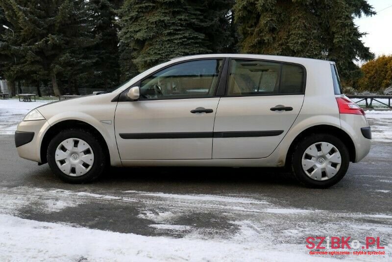 2008' Renault Megane photo #2