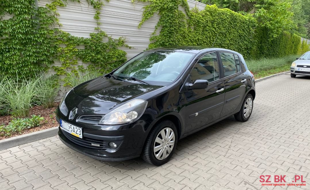 2008' Renault Clio photo #6