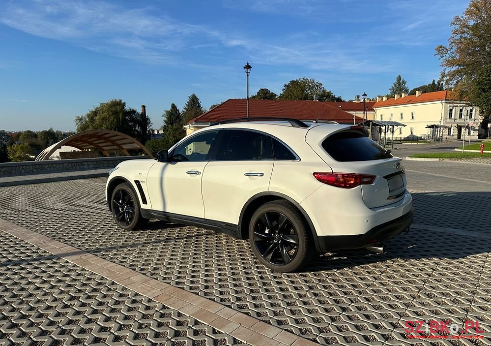 2014' Infiniti Q70 3.0D S photo #1
