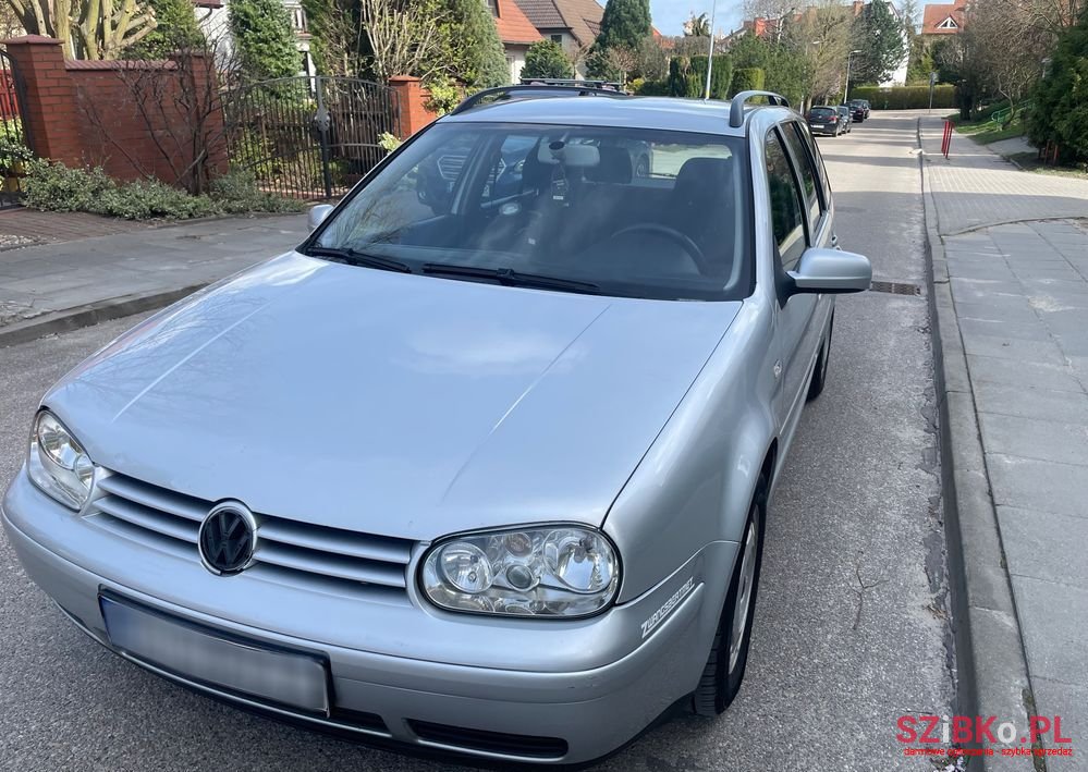 2004' Volkswagen Golf photo #1