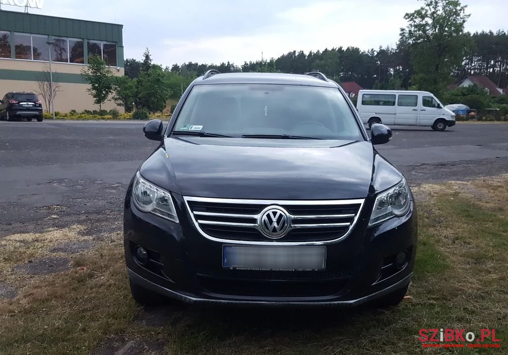 2010' Volkswagen Tiguan photo #2