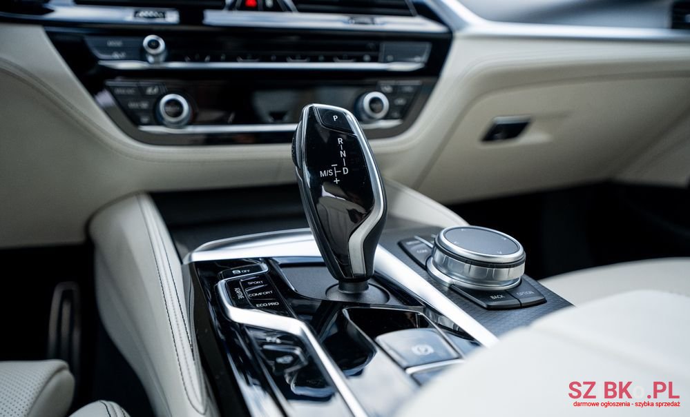 2021' BMW 5 Series M550I Xdrive Sport photo #5