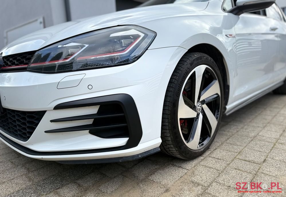 2018' Volkswagen Golf photo #3