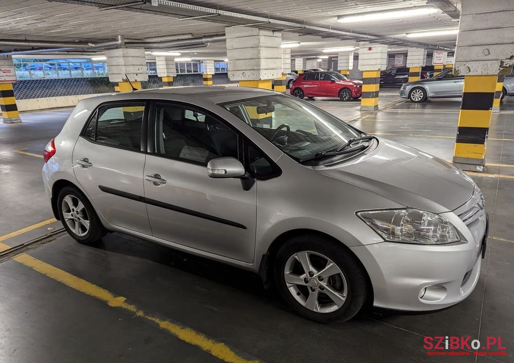 2011' Toyota Auris 1.6 Premium + photo #3