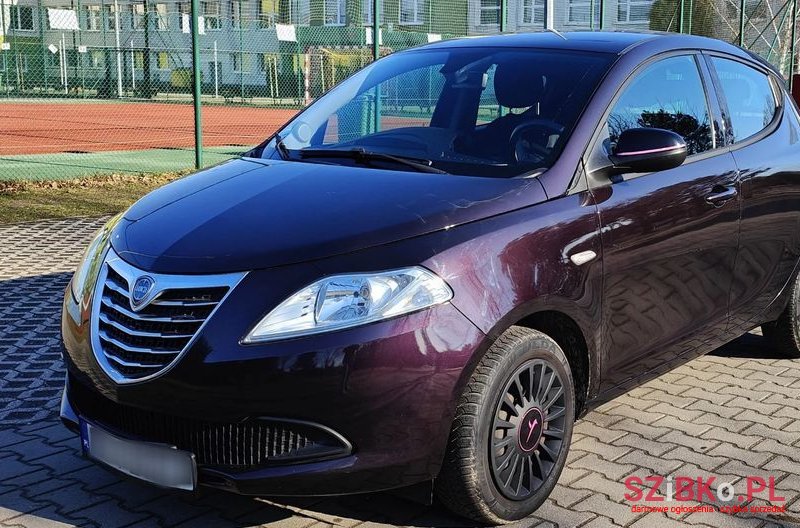 2014' Lancia Ypsilon photo #1
