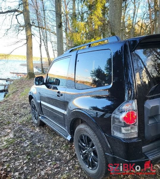 2018' Mitsubishi Pajero photo #3