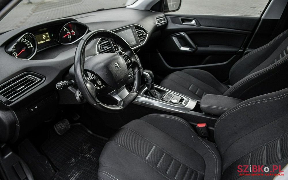 2015' Peugeot 308 photo #6