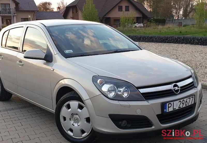 2006' Opel Astra photo #1