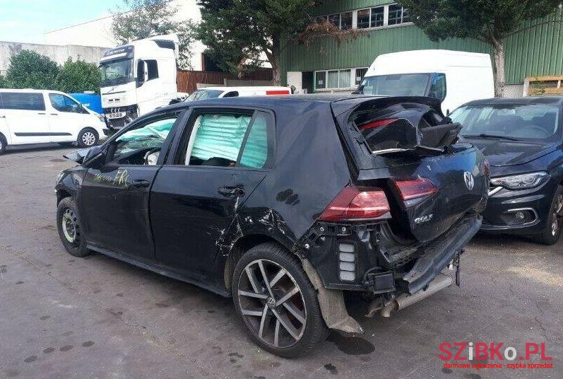 2017' Volkswagen Golf photo #1