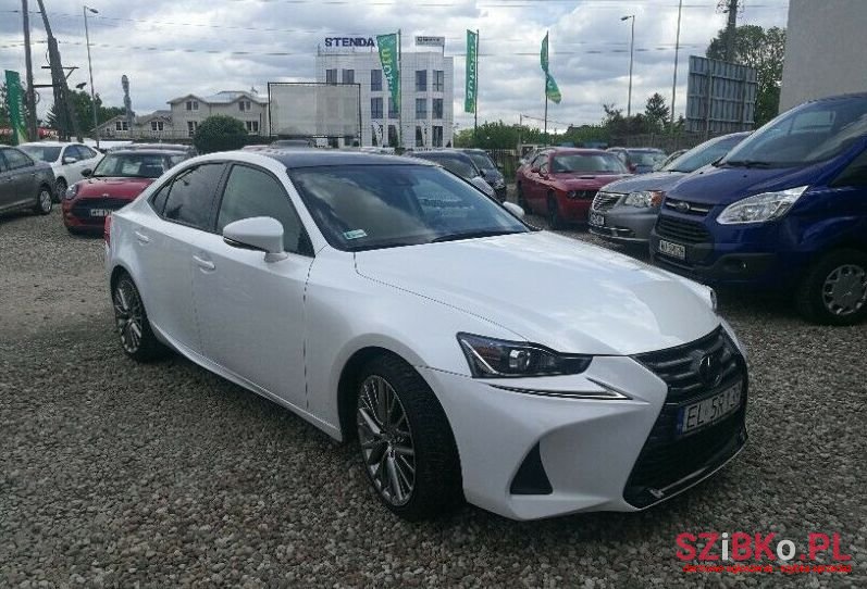 2017' Lexus IS photo #1