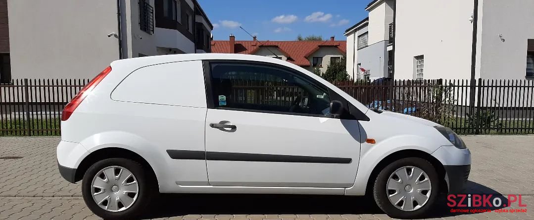 2008' Ford Fiesta photo #4