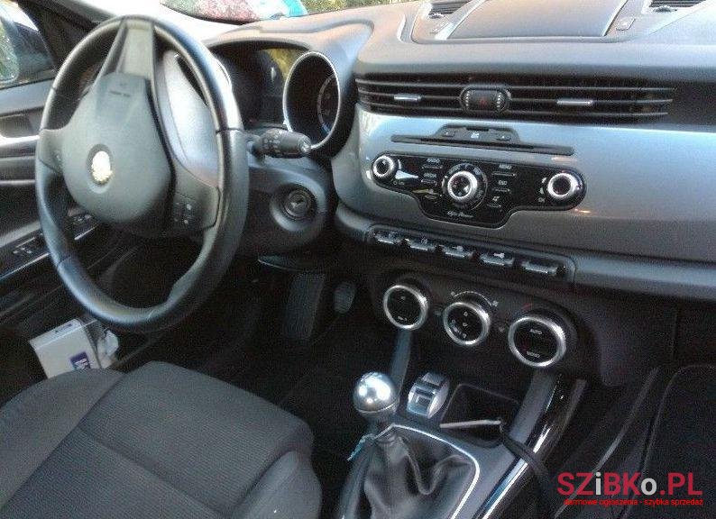 2011' Alfa Romeo photo #1