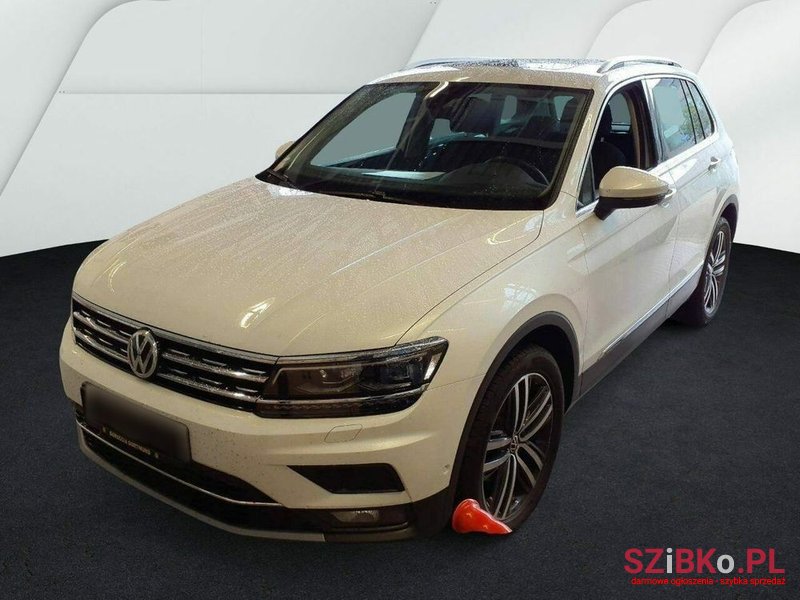 2020' Volkswagen Tiguan photo #1