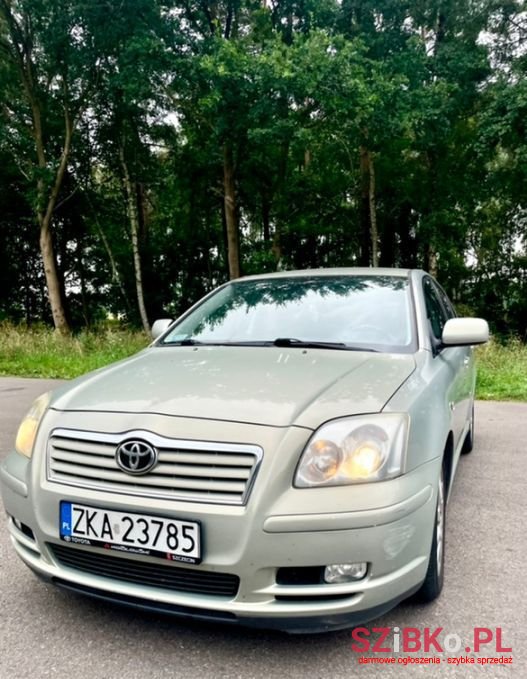 2004' Toyota Avensis photo #1