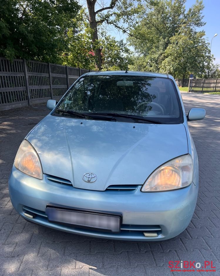 2000' Toyota Prius photo #1
