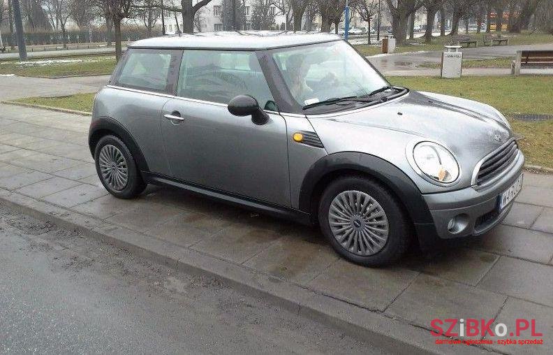 2010' MINI Cooper photo #1