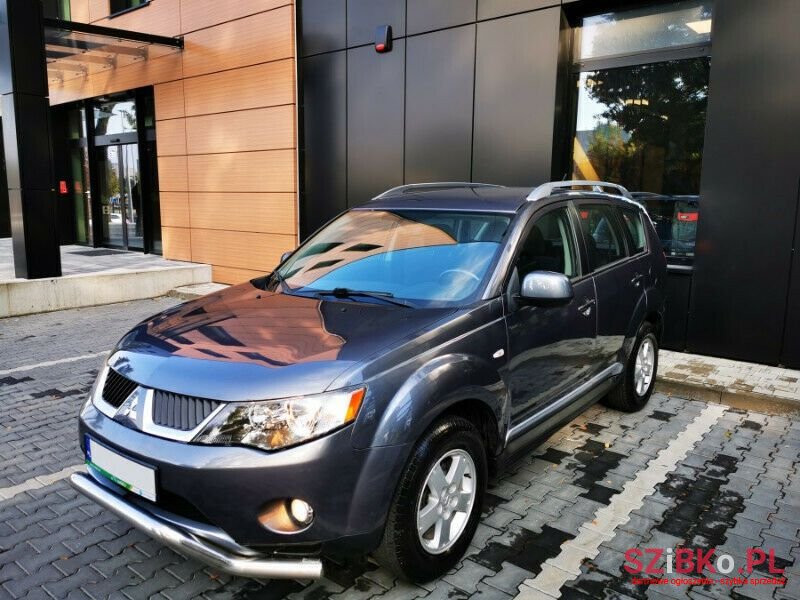 2009' Mitsubishi Outlander photo #1