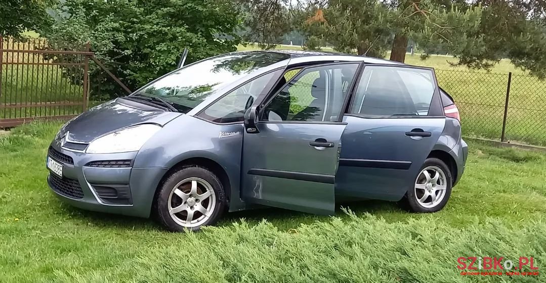 2011' Citroen C4 Picasso photo #2