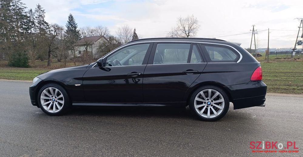 2011' BMW 3 Series 330D photo #4