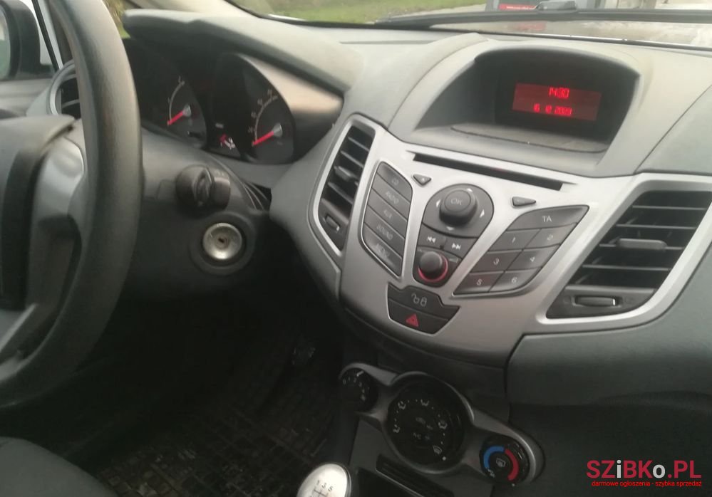 2010' Ford Fiesta photo #5