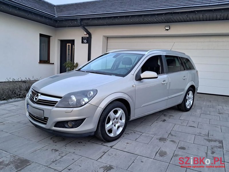 2009' Opel Astra 1.6 Caravan photo #2