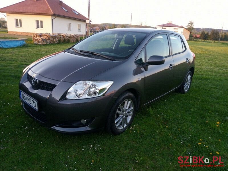2009' Toyota Auris photo #2