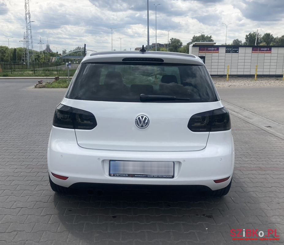 2009' Volkswagen Golf photo #5