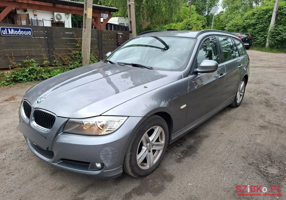 2010' BMW 3 Series 320I photo #1