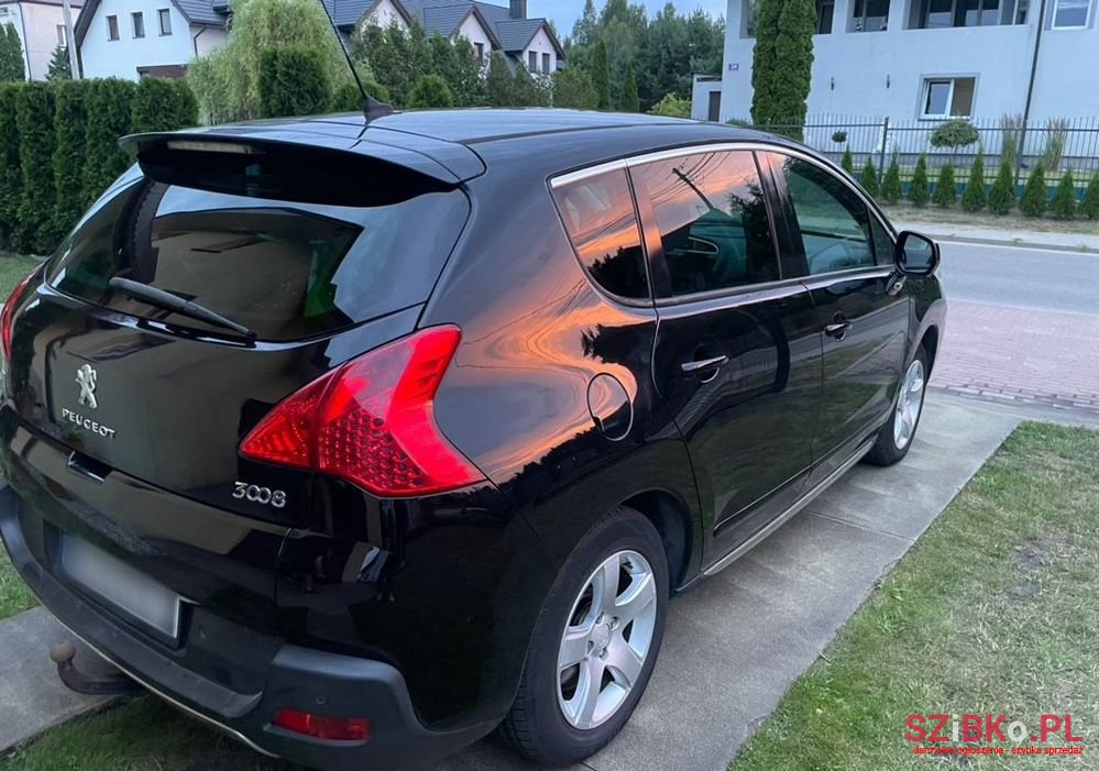 2013' Peugeot 3008 Hybrid4 photo #1