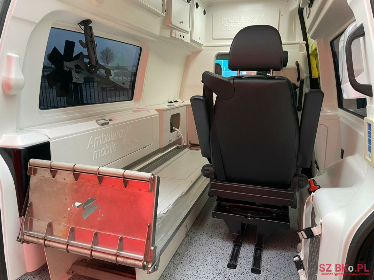 2013' Volkswagen T5 Kombi 2.0 TDI L2H1 Ambulance photo #5