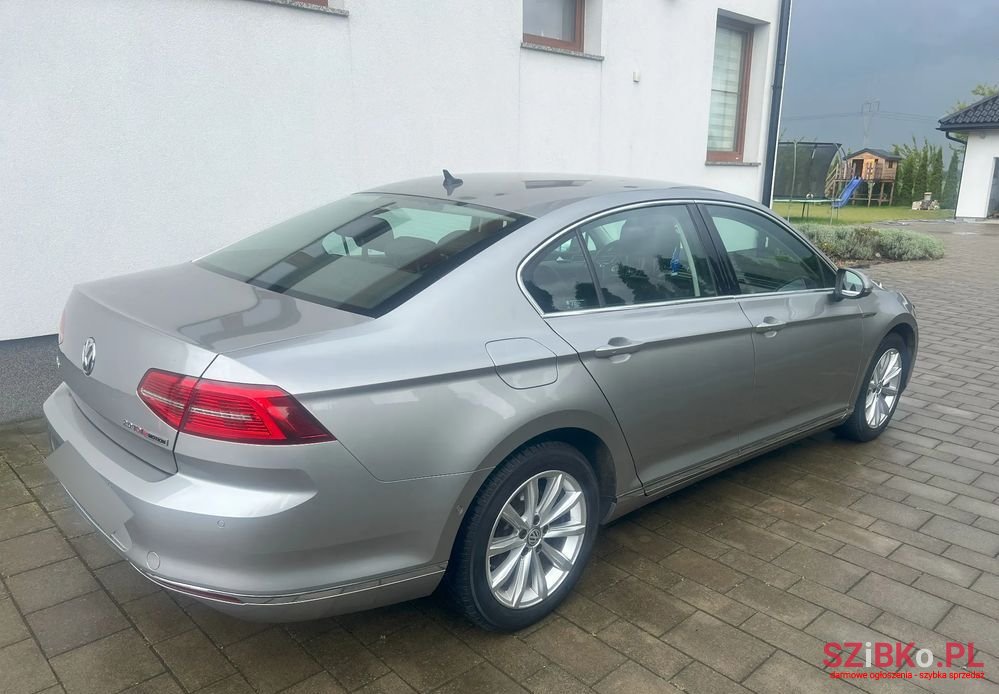 2015' Volkswagen Passat photo #5