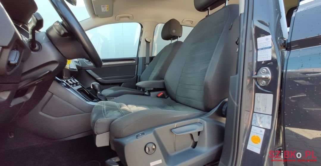 2019' Volkswagen Touran photo #2