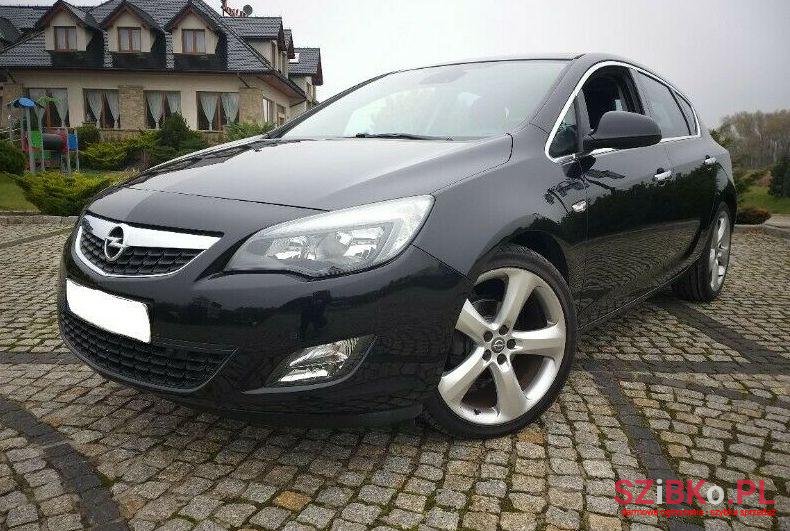 2010' Opel Astra photo #1