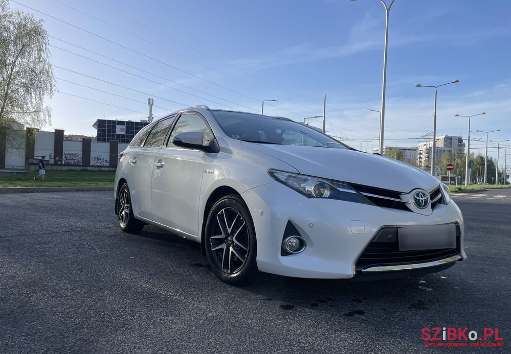 2014' Toyota Auris photo #2